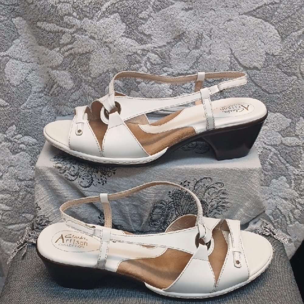 CLONKS ARTISAN COLLECTION SIZE. 11XW. White Women's Sandals by
